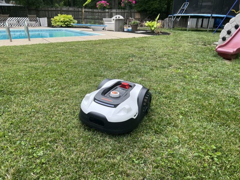 SUNSEEKER L22 Plus mowing yard