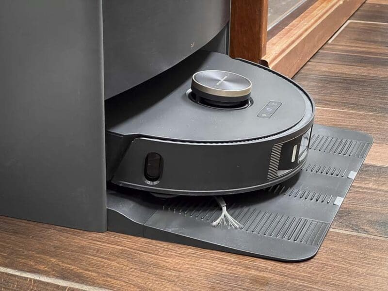 Dreame L20 Ultra docked 2