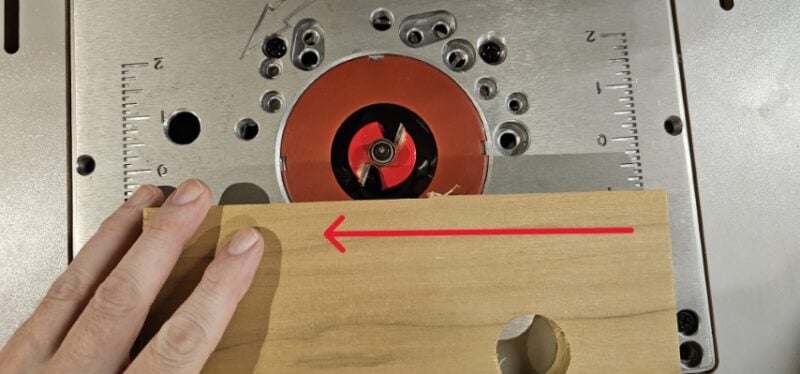 router wood feed direction