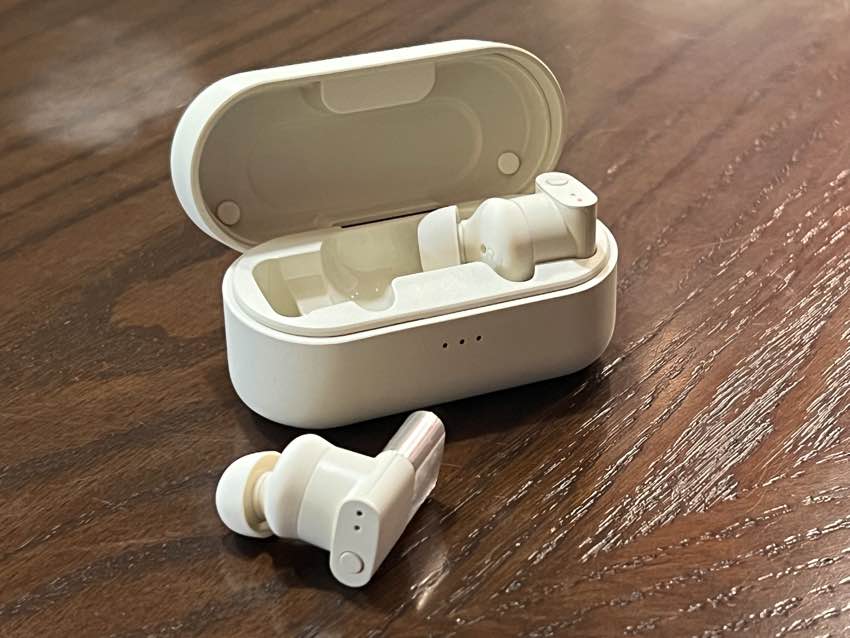 Status Between 3ANC earphones