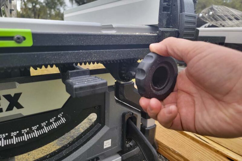 Rack-and=pinion fence system