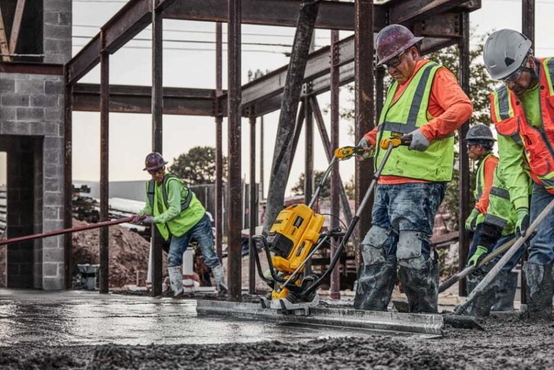 DeWalt PowerShift Power Screed DCPS330