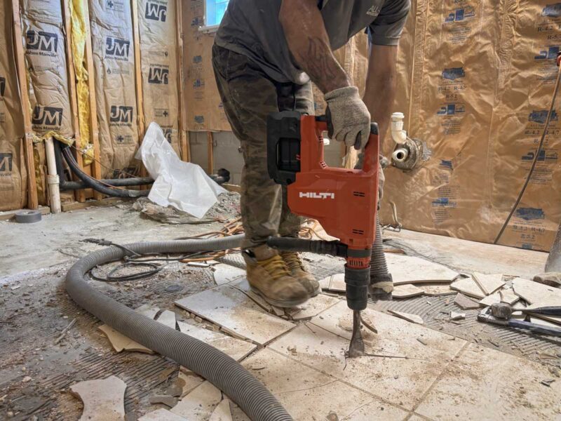 Hilti TE 50-22 removing tile
