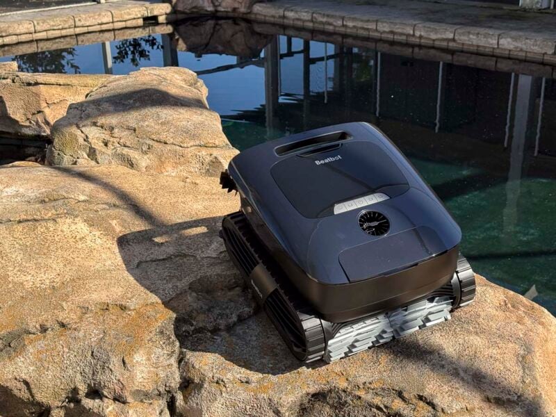 Beatbot AquaSense 2 Ultra rocks