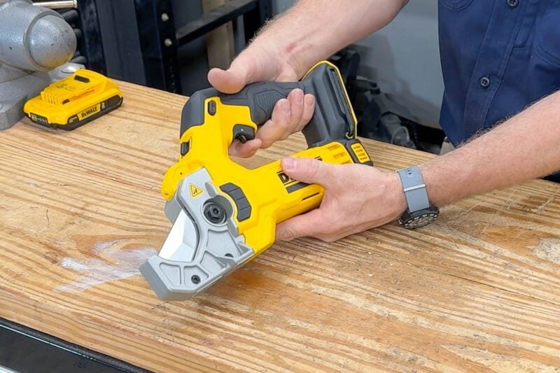 DeWalt 20V Plastic Tubing Cutter Profile