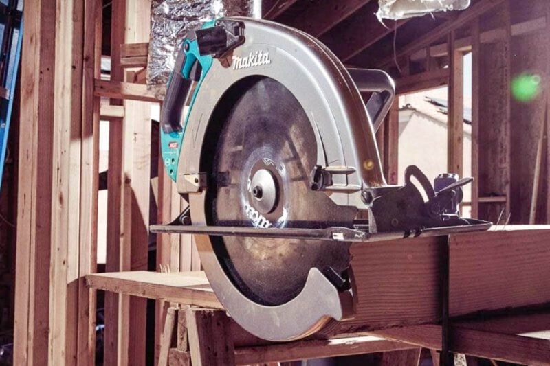 Makita XGT 16-5/16 Inch Circular Saw Profile