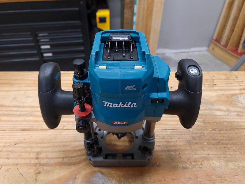 Maktia 40V XGT Plunge Router GPR01 ergonomics