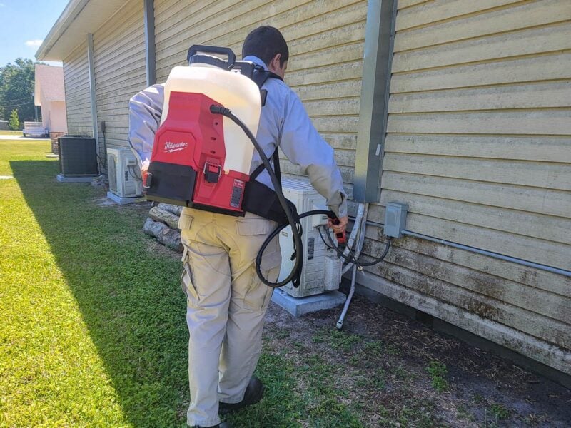 Milwaukee-M18-Switch-Tank-Backpack-Sprayer-1