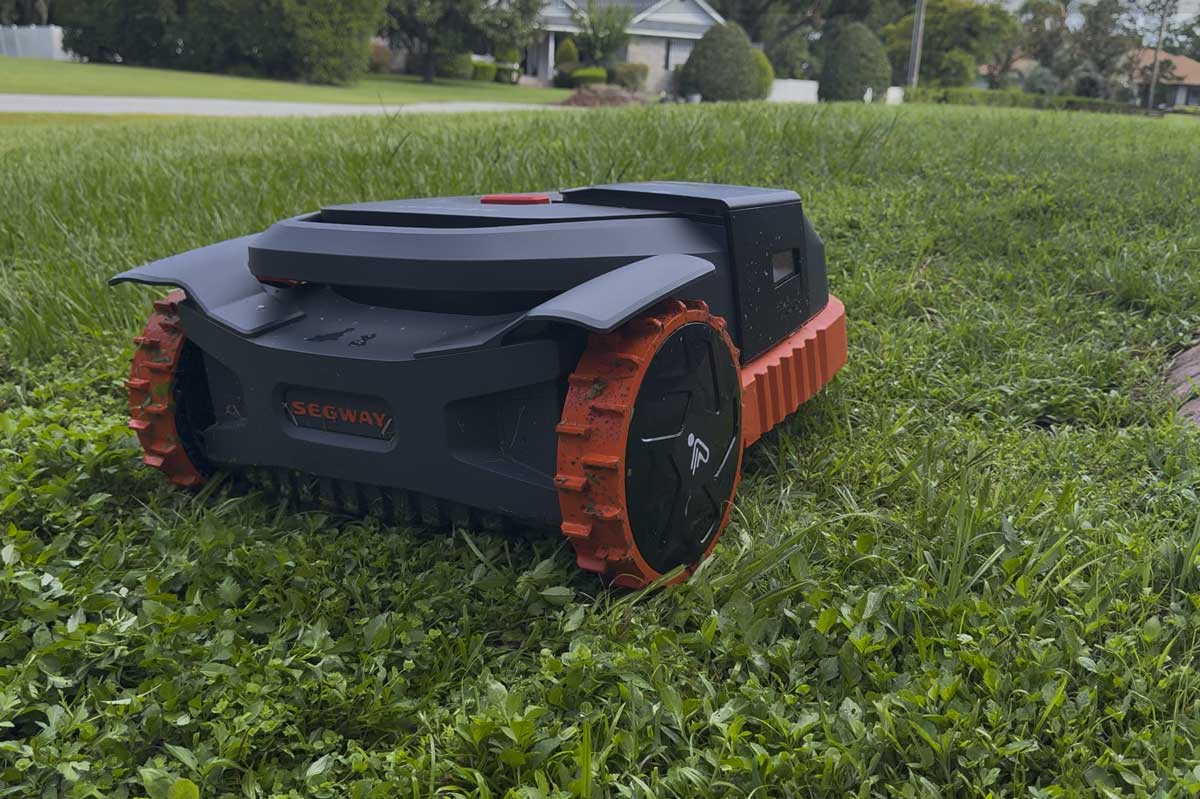 Navimow X3 series close-up behind