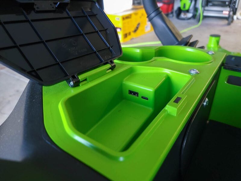 Phone Storage with charger