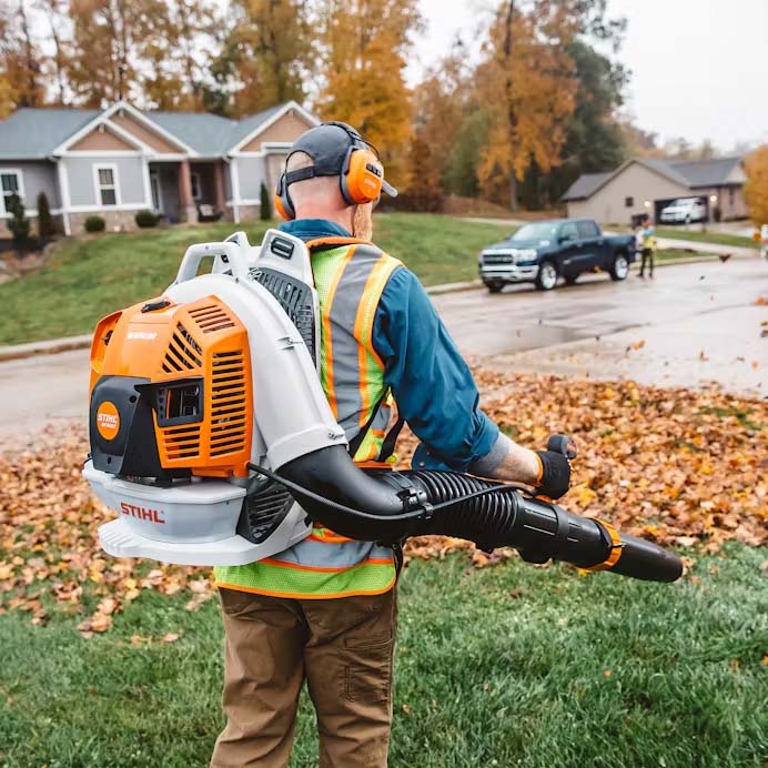 Best Backpack Leaf Blower Overall: Stihl BR 800 C-E Magnum