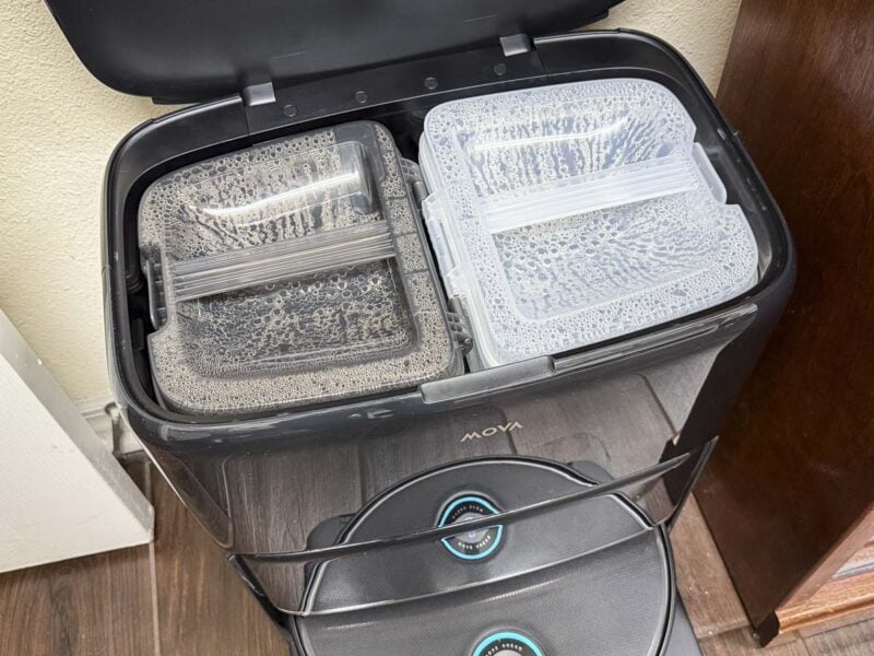 clean and dirty water containers