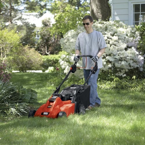 Black & Decker SPCM1936 19" Self-Propelled 36V Rechargeable Mower